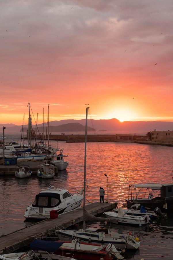 Destino Home Overlooking The Venetian Port Of Chania Chania  Bagian luar foto