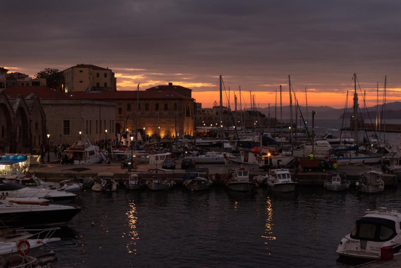 Destino Home Overlooking The Venetian Port Of Chania Chania  Bagian luar foto