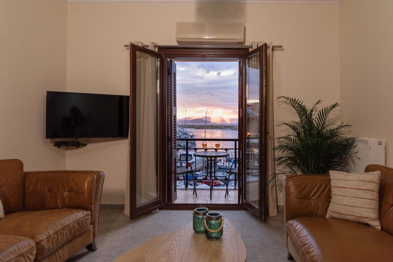 Destino Home Overlooking The Venetian Port Of Chania Chania  Bagian luar foto