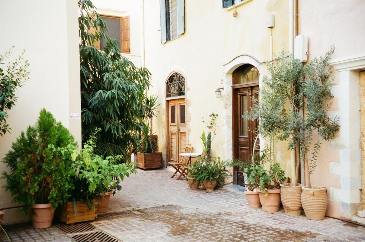 Destino Home Overlooking The Venetian Port Of Chania Chania  Bagian luar foto