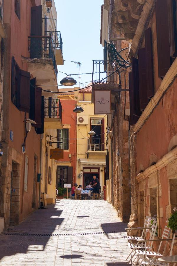 Destino Home Overlooking The Venetian Port Of Chania Chania  Bagian luar foto